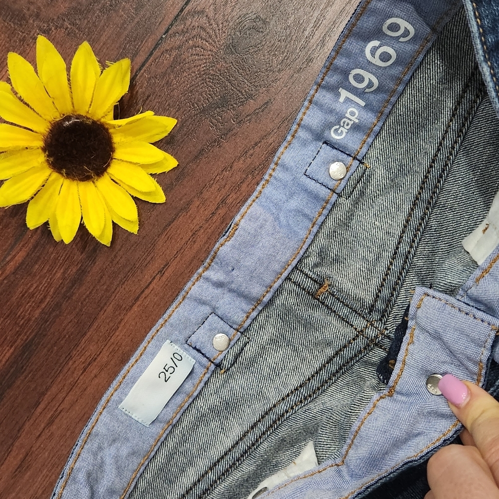 GAP MIDD RISE DENIM SHORTS 🖤 - Picture 6 of 9